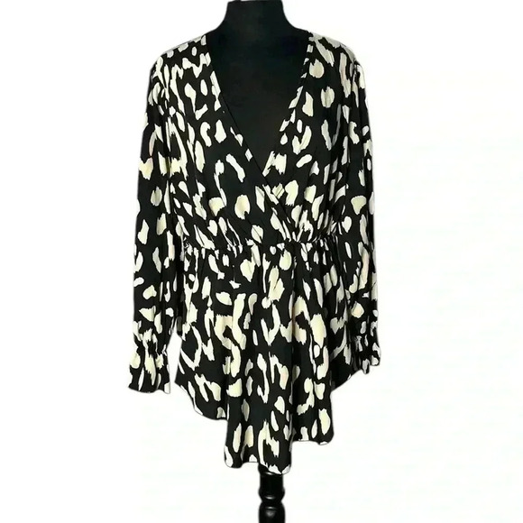 SHEIN Curve Abstract Black Tan Print Wrap Blouse Size 2X - Picture 1 of 7